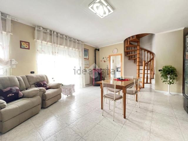 Appartamento in vendita di 126 m² in Via Alcide De Gasperi, 12