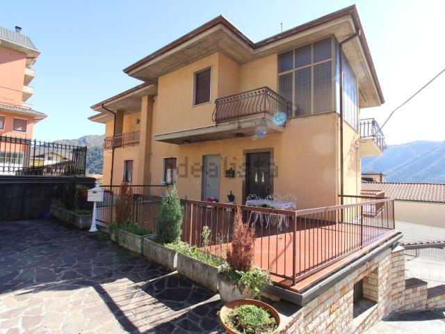 Appartamento in vendita di 126 m² in Via della Costa