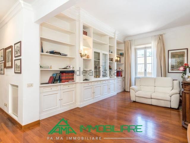 Appartamento in vendita di 126 m² in Via Santa Lucia Filippini, 8