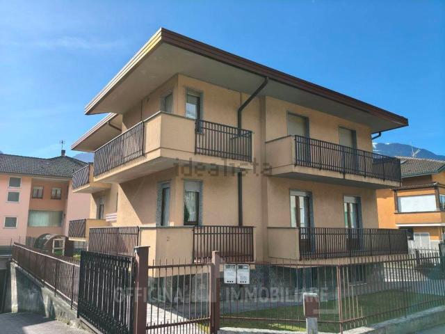 Appartamento in vendita di 127 m² in Via Chiavenna, 3