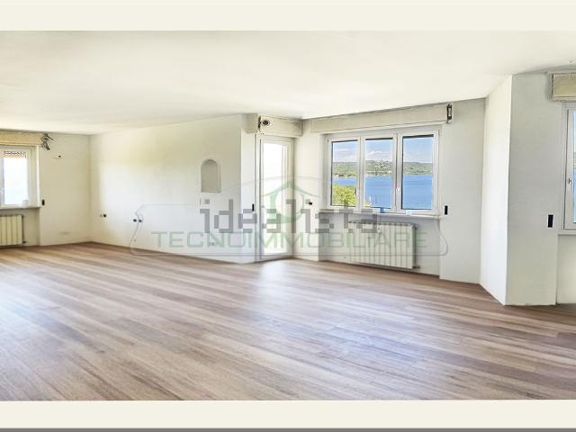 Appartamento in vendita di 127 m² in Via Cristoforo Colombo