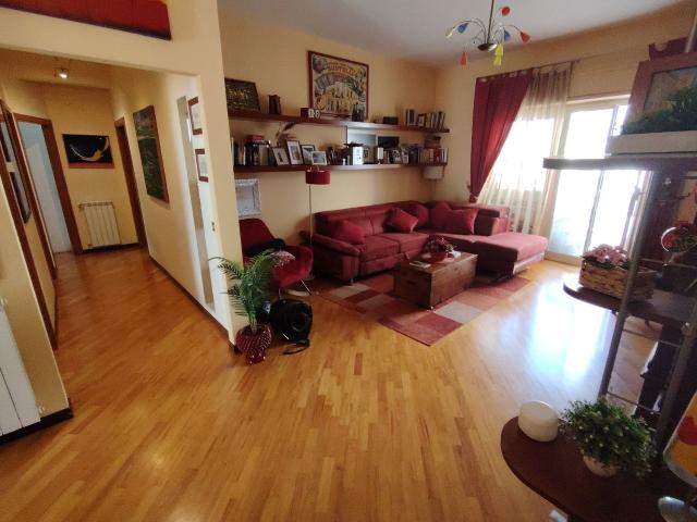 Appartamento in vendita di 127 m² in Via Abruzzi, 20