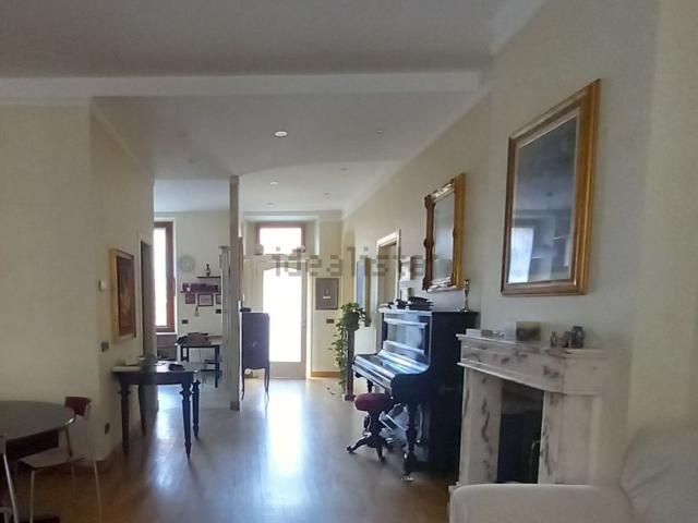 Appartamento in vendita di 127 m² in Via Bramante, 34