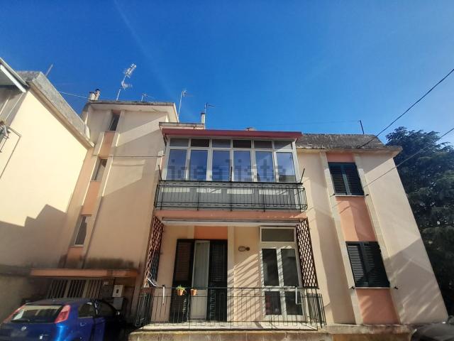 Appartamento in vendita di 127 m² in Via Giosuè Carducci, 17