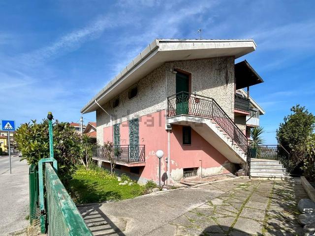 Appartamento in vendita di 127 m² in Via del Mare, 110