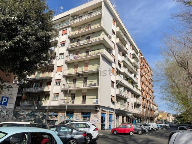 Appartamento in vendita di 127 m² in Via Leonardo Bufalini, 79