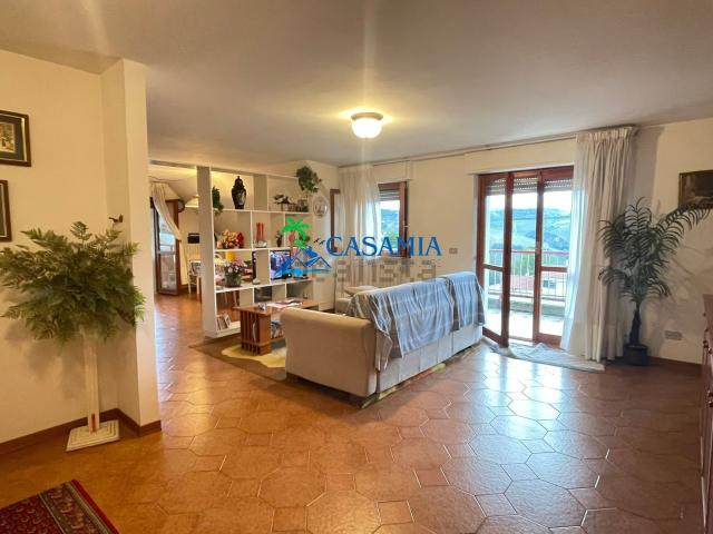 Appartamento in vendita di 127 m² in Via Miramare, 77