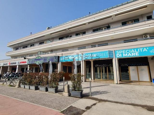 Appartamento in vendita di 127 m² in Via Nazionale Appia, 143