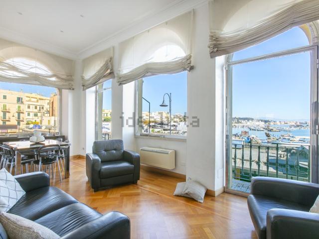 Appartamento in vendita di 127 m² in Via Padre Lombardi, 3