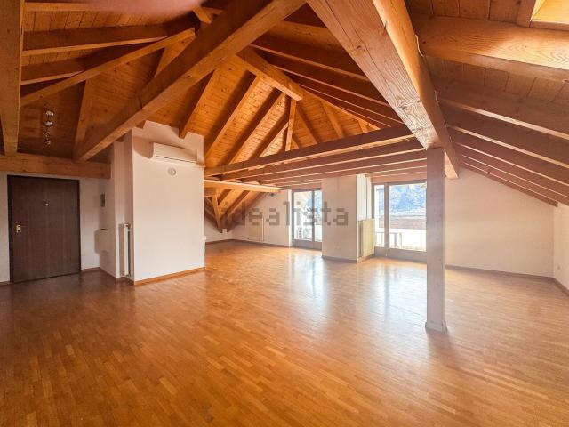 Appartamento in vendita di 127 m² in Via Roma, 2