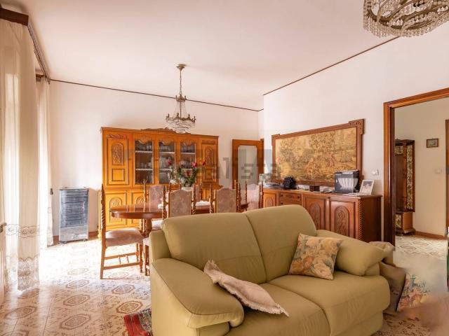 Appartamento in vendita di 127 m² in Viale Santa Panagia, 136