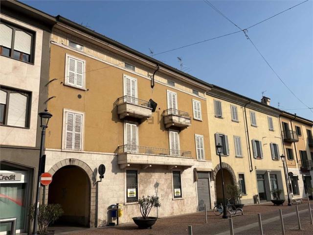 Appartamento in vendita di 127 m² in Piazza Mons. Pietro Grassi, 10