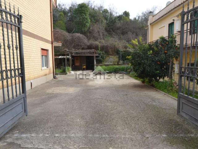 Appartamento in vendita di 127 m² in Strada Provinciale Maremmana Inferiore, 61