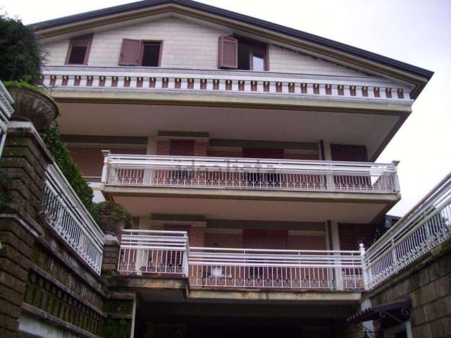 Appartamento in vendita di 128 m² in Via Cesare Uva, 2