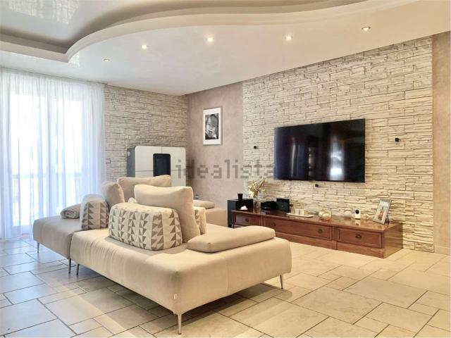 Appartamento in vendita di 128 m² in Via Aldo Moro, 7