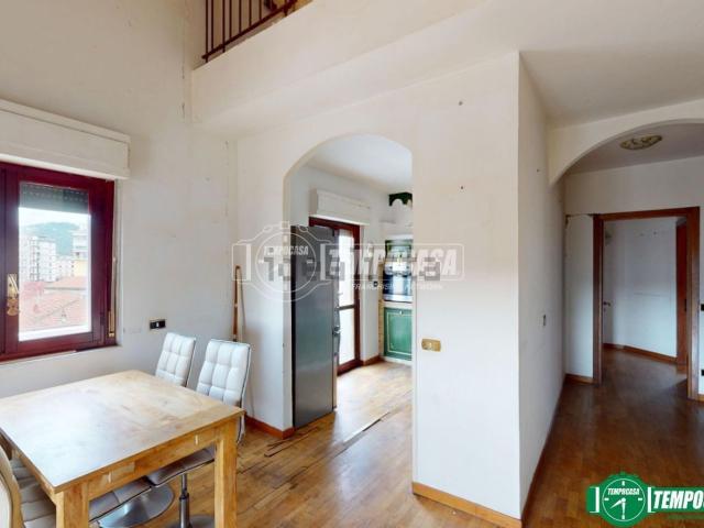 Appartamento in vendita di 128 m² in Via Giorgio Viani, 21