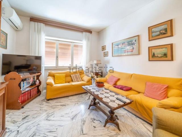 Appartamento in vendita di 128 m² in Via Giovan Battista Gandino