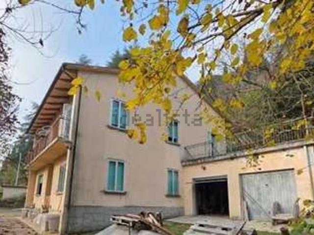 Appartamento in vendita di 128 m² in Via della Quercia