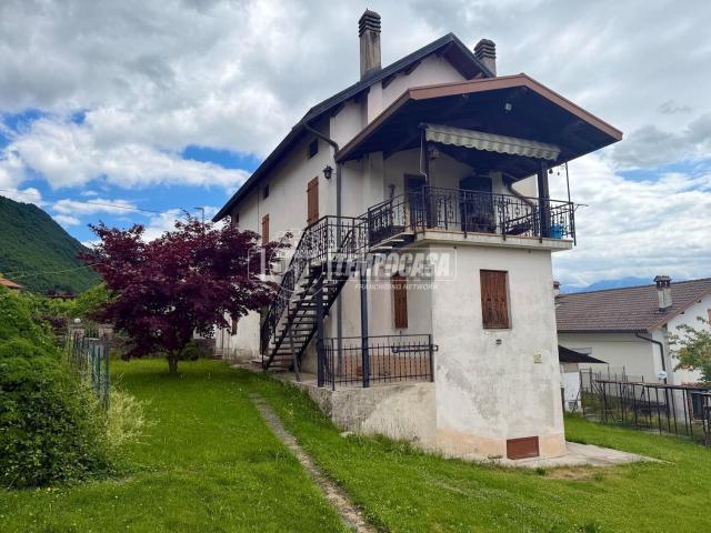 Appartamento in vendita di 128 m² in Via Fiammoi, 61