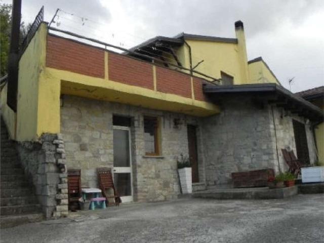 Appartamento in vendita di 128 m² in Via San Pietro, 13