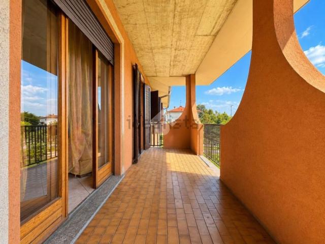 Appartamento in vendita di 128 m² in Via Ugo Foscolo, 4
