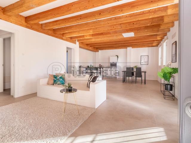 Appartamento in vendita di 128 m² in Via Zuccola, 37