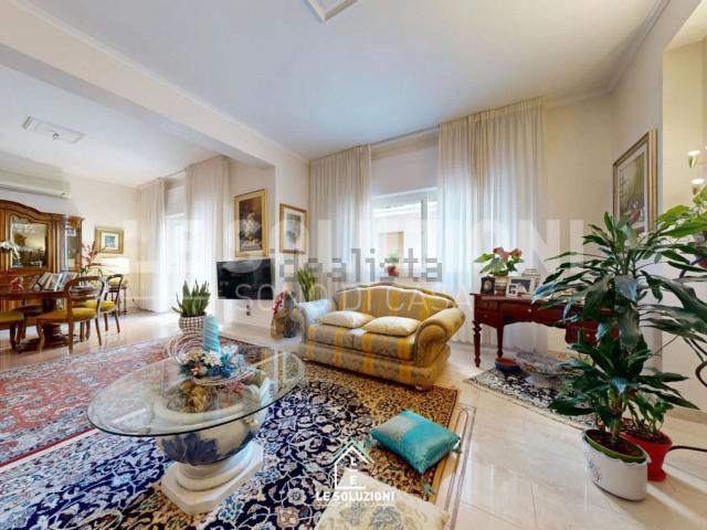 Appartamento in vendita di 128 m² in Viale Dante Alighieri, 31