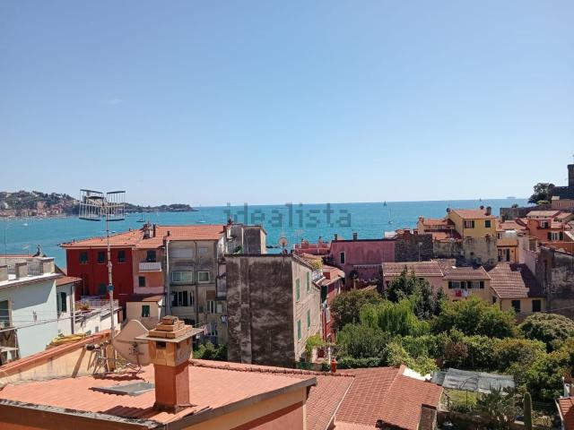 Appartamento in vendita di 129 m² in Via Azzarini