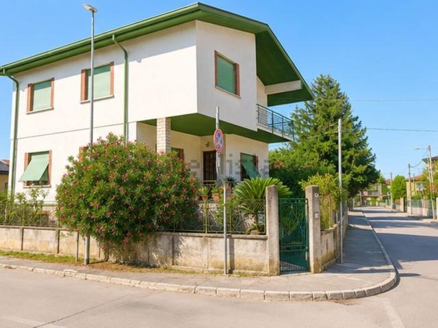 Appartamento in vendita di 129 m² in Via Gioacchino Rossini, 2