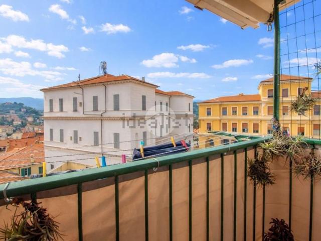 Appartamento in vendita di 129 m² in Via Gustavo Strafforello, 8