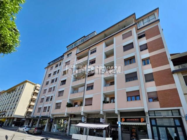 Appartamento in vendita di 128 m² in Via Enrico Fermi, 11