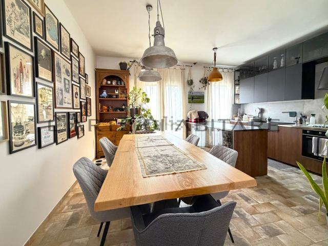 Appartamento in vendita di 129 m² in Via Forese, 57