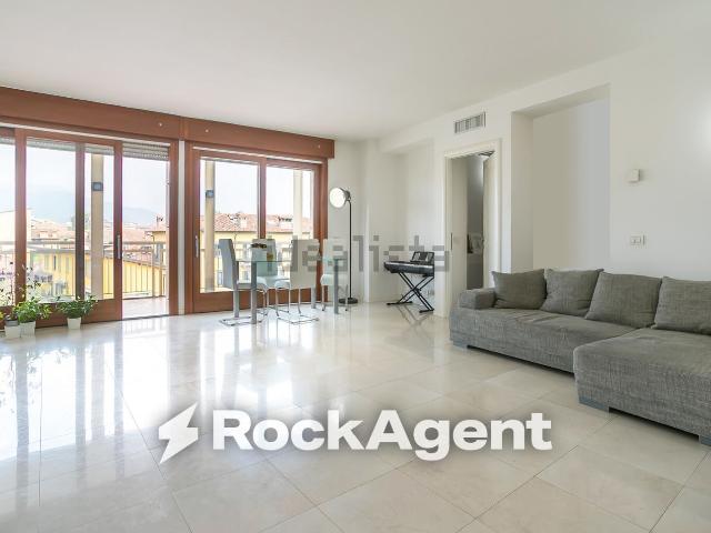Appartamento in vendita di 129 m² in Via Madonna della Neve, 5