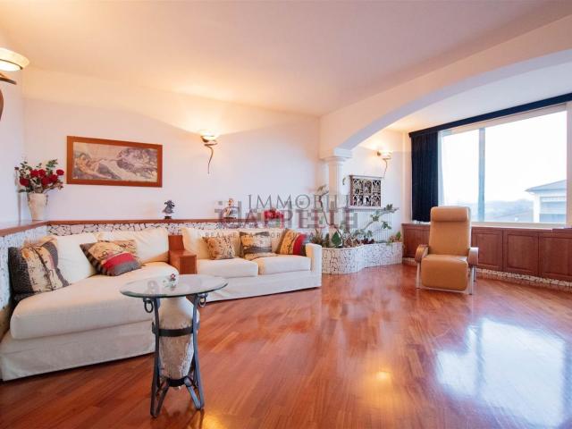 Appartamento in vendita di 129 m² in Via Secondo Casadei