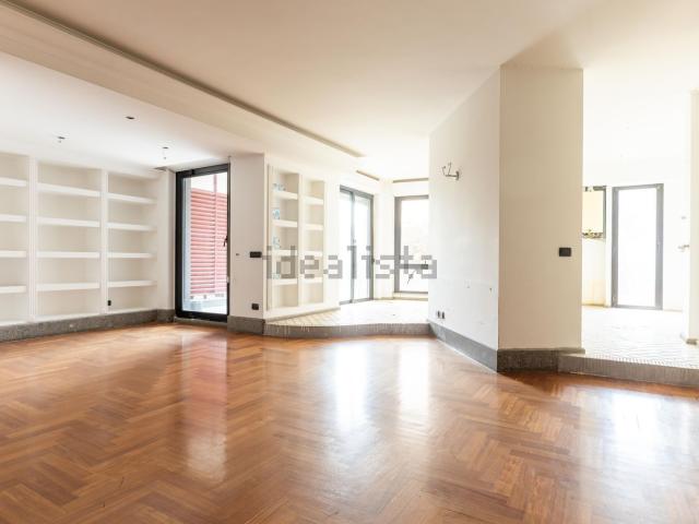 Appartamento in vendita di 129 m² in Via Renato Cesarini