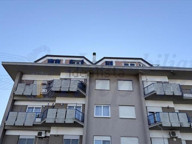 Appartamento in vendita di 129 m² in Viale Nuova California, 8