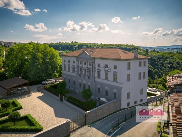 Appartamento in vendita di 1300 m² in Via Umberto I
