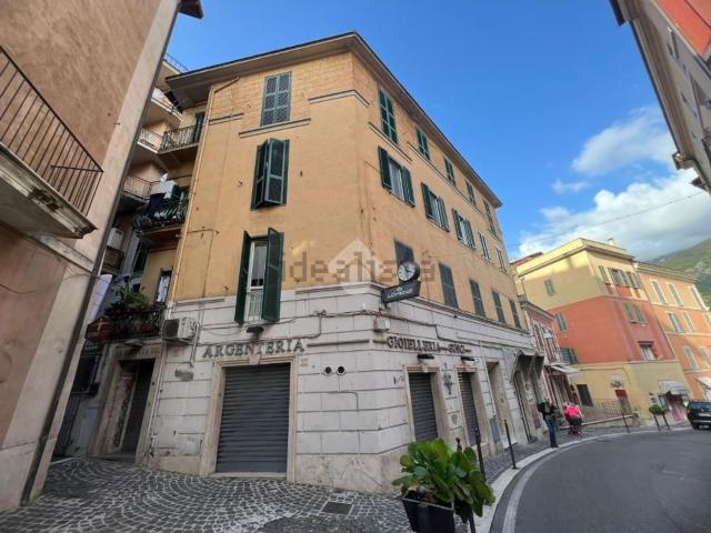 Appartamento in vendita di 130 m² in Via Cavour, 21
