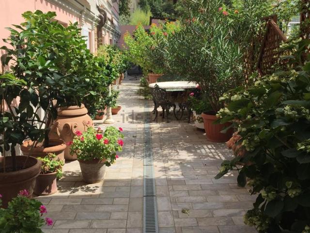 Appartamento in vendita di 130 m² in Via Cairoli