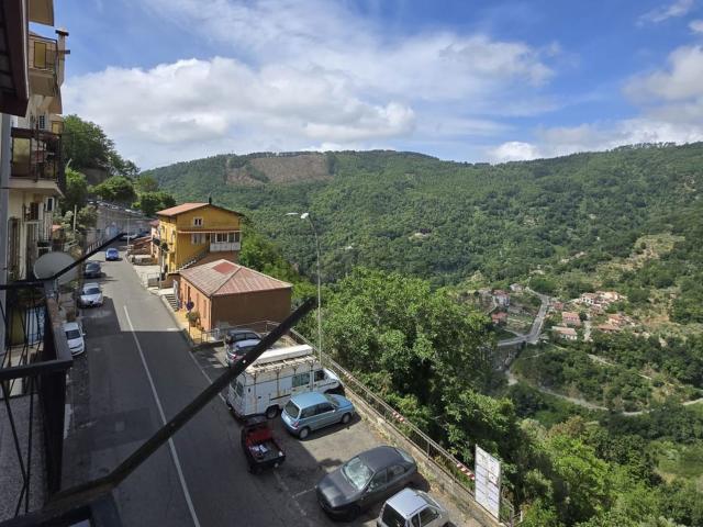 Appartamento in vendita di 130 m² in Via Canino Monsignore, 68