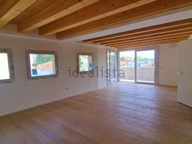 Appartamento in vendita di 130 m² in Via Amalfi