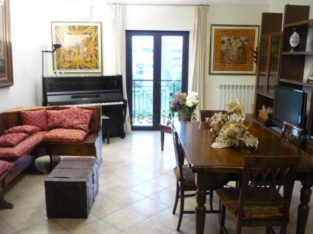 Appartamento in vendita di 130 m² in Via Antonio De Curtis, 24