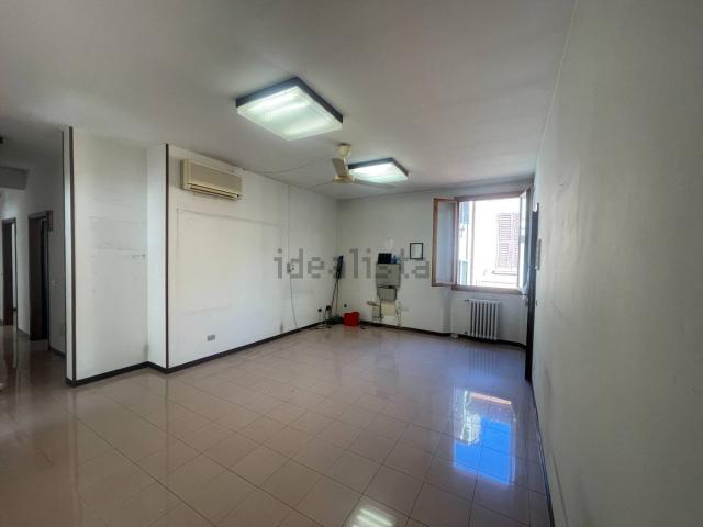 Appartamento in vendita di 130 m² in Via Antonio Frizzi