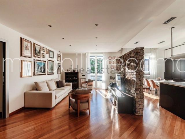 Appartamento in vendita di 130 m² in Via Alessandro Manzoni
