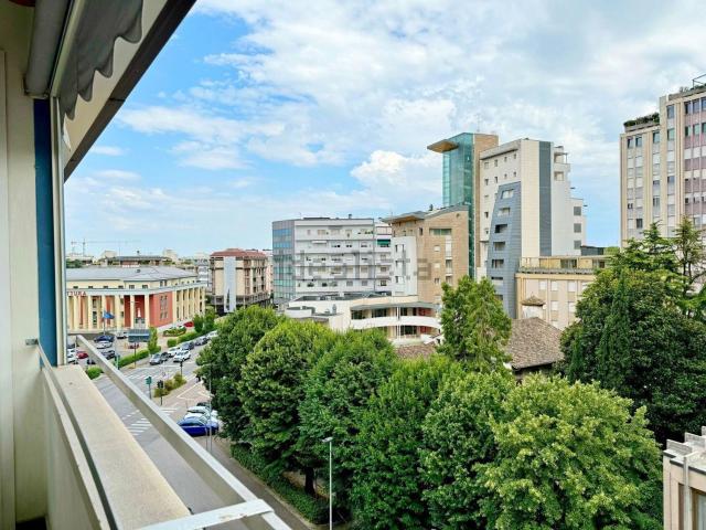 Appartamento in vendita di 130 m² in Via Aprile