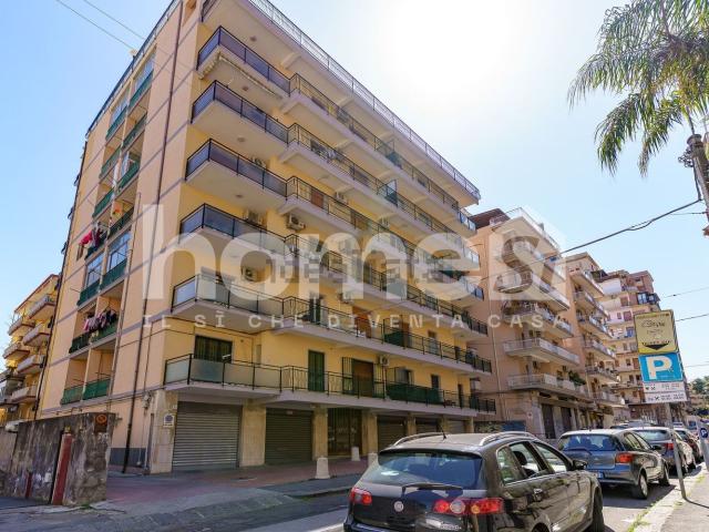 Appartamento in vendita di 130 m² in Via Ardizzone Gioeni, 5