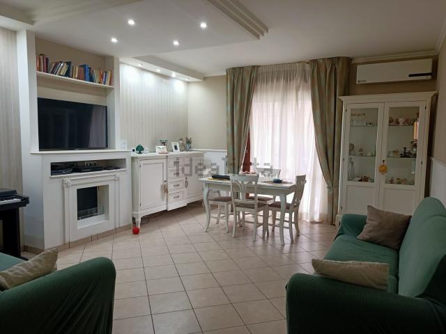Appartamento in vendita di 130 m² in Via Attica, 8