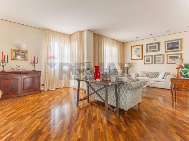 Appartamento in vendita di 130 m² in Via Gaetano Devitofrancesco, 4