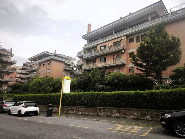 Appartamento in vendita di 130 m² in Via Giulio Curioni