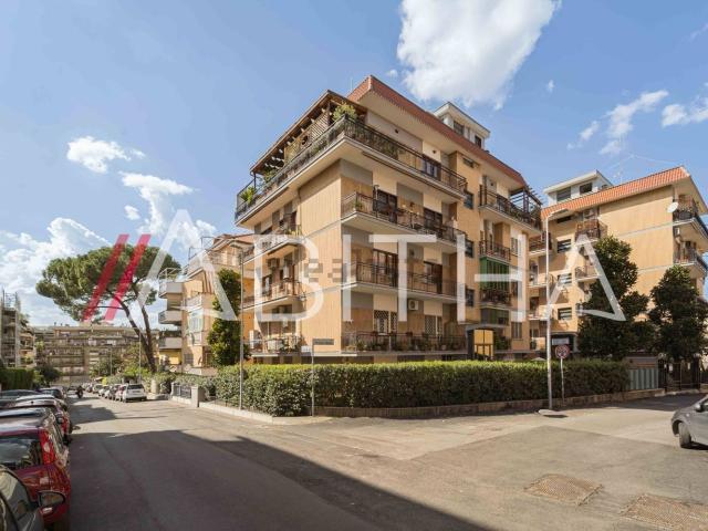 Appartamento in vendita di 130 m² in Via Giuseppe Chiarini, 7